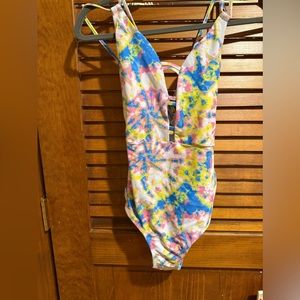 Jessica Simpson swim suit‎